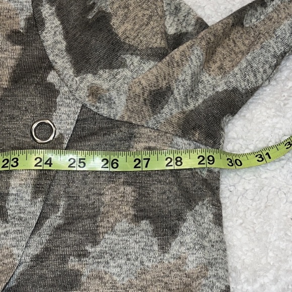 Studio 1886 Womens Plus Size Gray Camouflage V Neck Sweater with Silver 3X - Picture 6 of 13